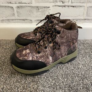 Boy’s Ozark Trail camouflage lace up boots Size 1